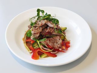 Салат з телятиною (260г)