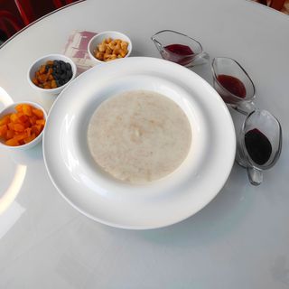 Каша вівсяна, зварена на молоці (250г)