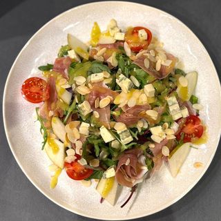 Салат з грушею Прошуто