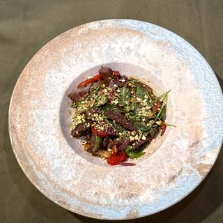 Теплий салат з яловичиною та овочами (220г)