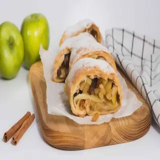 Штрудель яблучний з фруктами (150г/50г)