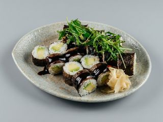 Макі з авокадо (110g)