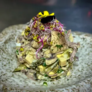 Салат з язиком та маринованими грибами