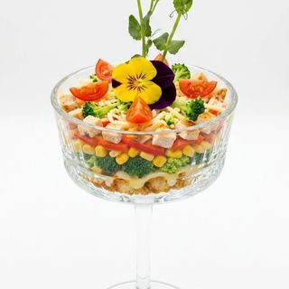 Коктель-салат з королівською креветкою та ананасом
