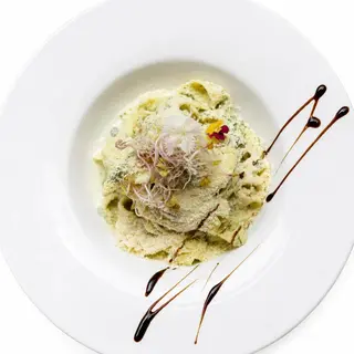 Фарфале з куркою, грибами та шпинатом