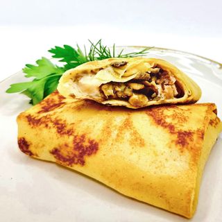 Млинці з рваною телятиною та моцарелою (1шт)