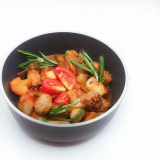 Соте томатне з вирізкою свинини та овочами (300г)