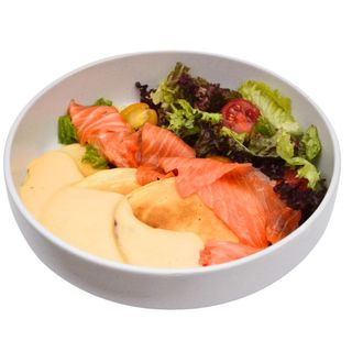 Оладки з лососем та мікс салатом