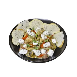 Теплий салат з грибним асорті, курячим філе та Фeтою (280г)
