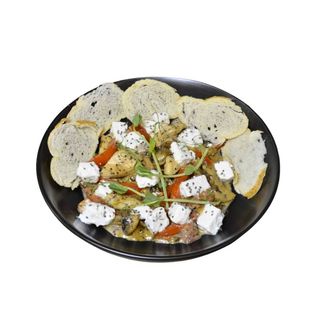 Теплий салат з грибним асорті, курячим філе та Фeтою (280г)