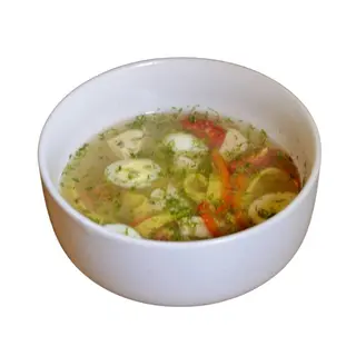 Бульйон з овочами та курячим філе