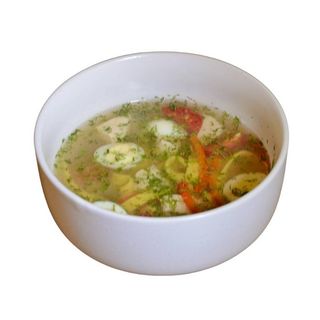 Бульйон з овочами та курячим філе