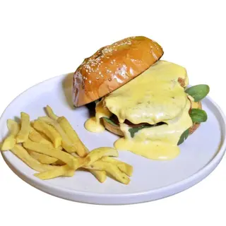 Сирний бургeр з хрусткою куркою