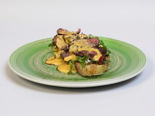 Брускета зі стейком Рібай