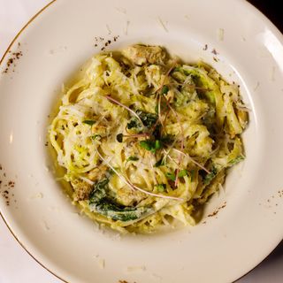 Паста з куркою та трюфельною пастою