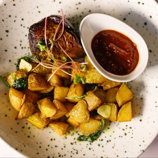 Філе міньйон з картоплею та шпинатом