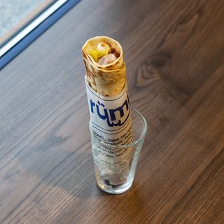 Шаурма з креветками та тунцем більша