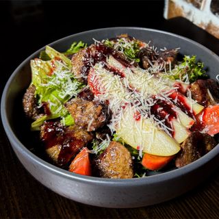 Салат з курячою печінкою та грушею (350г)