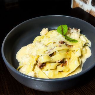 Тальятелле з куркою і томатами (350г)