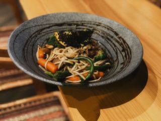 Локшина удон з телятиною та овочами  (330г)