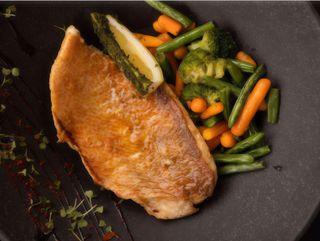 Морський окунь в соусі Теріякі (300г)