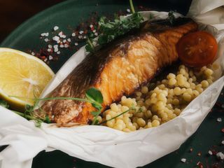 Філе лосося з вершковим кус-кусом (180/150г)