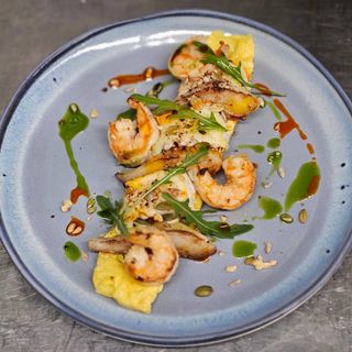 Омлет з сиром Брі та смаженими креветками