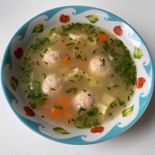 Суп з рибними фрикадельками