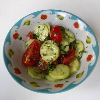 Салат овочевий зі сметаною