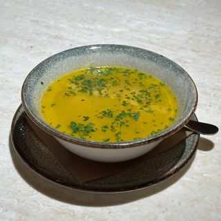 Домашній суп з лососевими фрикадельками та вермішеллю