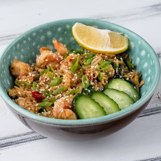 Смажений рис з креветками у тайськомі стилі