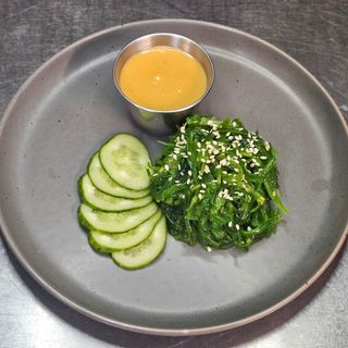 Водорості Чука з горіховим соусом