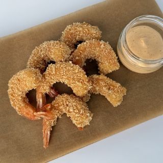 Креветки в хрусткій паніровці з соусом айолі-кімчі