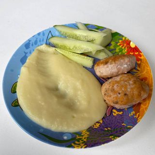 Котлетки з лосося та судака з картопляним пюре