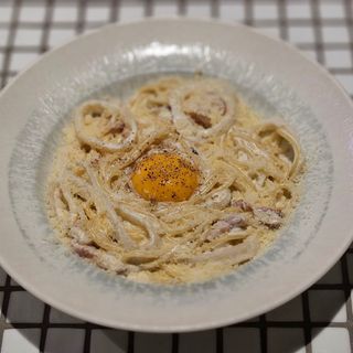 Спагеті Карбонара з атлантичним кальмаром та беконом