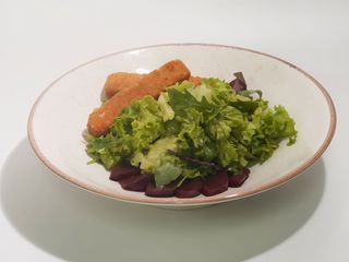 Салат з хрумким сиром та грушею (220г)