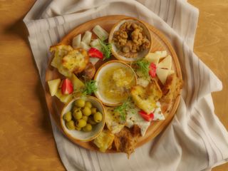 Карпатські сири з липовим медом та смаженими каштанами (350г)