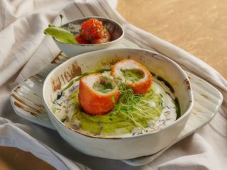 Столична котлета з пюре із молодого горошку та томатами (370г)