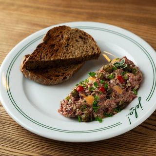 Тартар з яловичини та малосоленим огірком (265г)