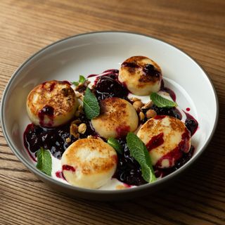 Сирники з Ягідним соусом (280г)