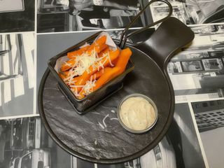 Батат фрі з трюфельним айоле (140г)