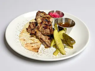Шашлик зі свиного ошийку з соусом BBQ (200г)