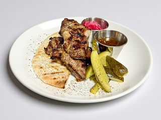 Шашлик зі свиного ошийку з соусом BBQ (200г)