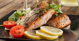 Стейк лосося з овочами гриль (200г)