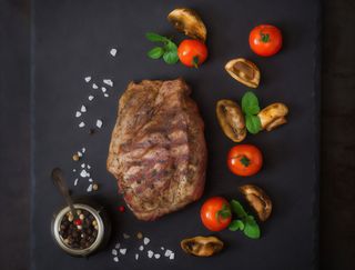 Стейк свинний з овочами гриль (290г)