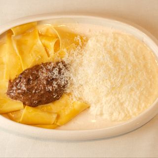 Паста з телячими хвостами та мусом із Пармезану (310г)