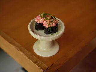 Гункан з лососем (90г)