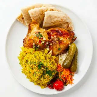Пів курочки з пловом та овочами (1090г)
