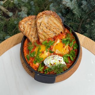 Шакшука з мусом та фети