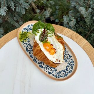 Круасан з беконом